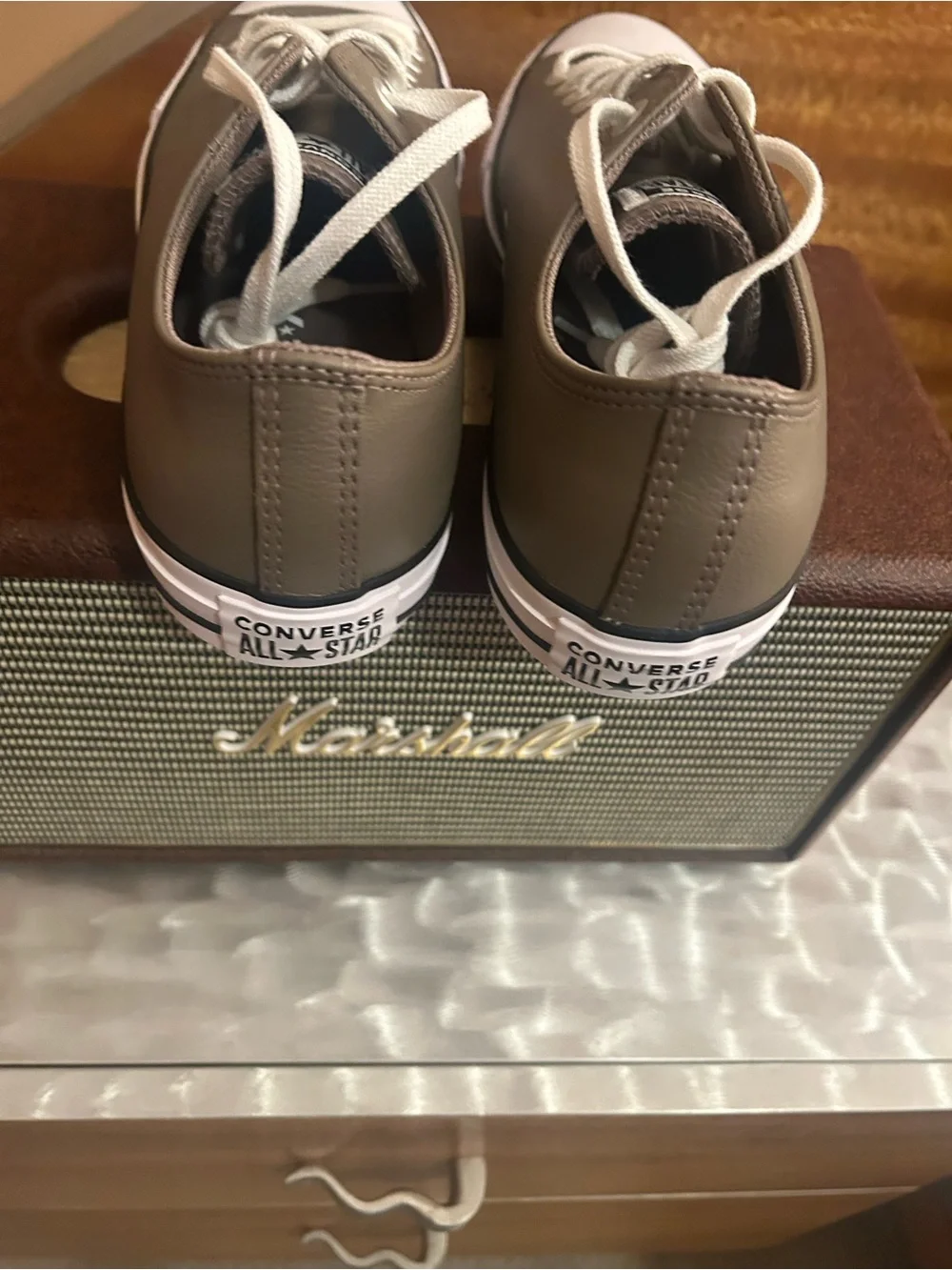 NEVER WORN Converse leather low-top Chucks